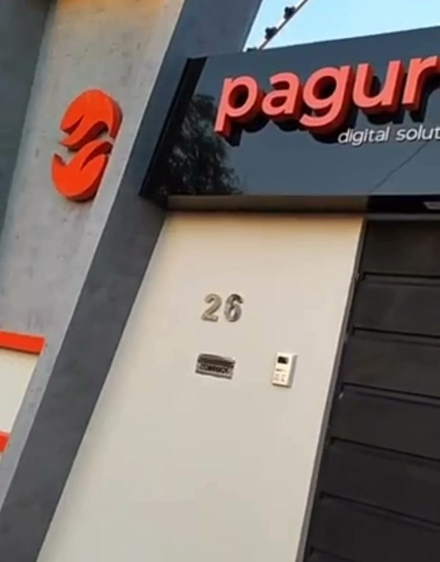 Paguru's storefront on Felipe's first day at the office